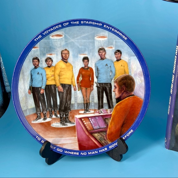 Vintage Star Trek Memorabilia Plate & Book Collectible - Picture 2 of 16